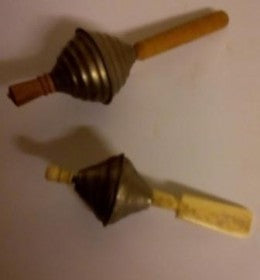 2 gamle rangler i metal, træ og ben