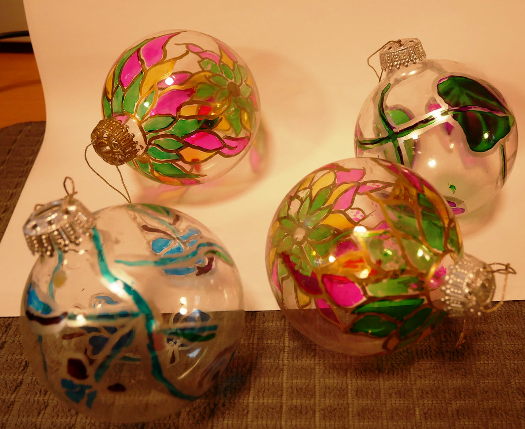 4 stk hånd dekorerede gennemsigtige julekugler 8