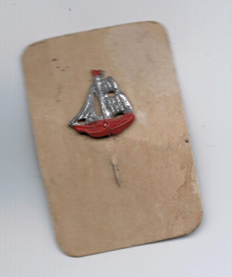 Lille rød sejlbåd pins