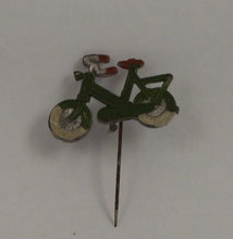 Indlæs billede til gallerivisning Gamle pins med scooter og en enkelt cykel
