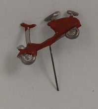 Indlæs billede til gallerivisning Gamle pins med scooter og en enkelt cykel
