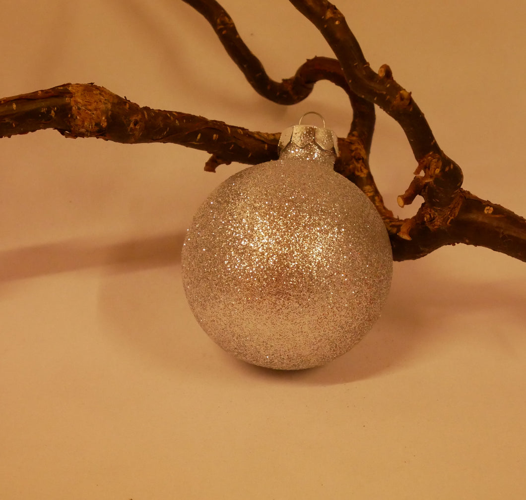 Glaskugler med glimmer 6 cm forskellige farver