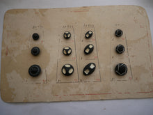 Indlæs billede til gallerivisning Gamle forskellige sorte og hvide knapper vareprøver

