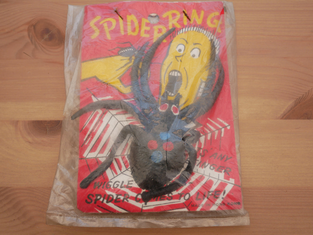 Gammel spøg stor ring med edderkop