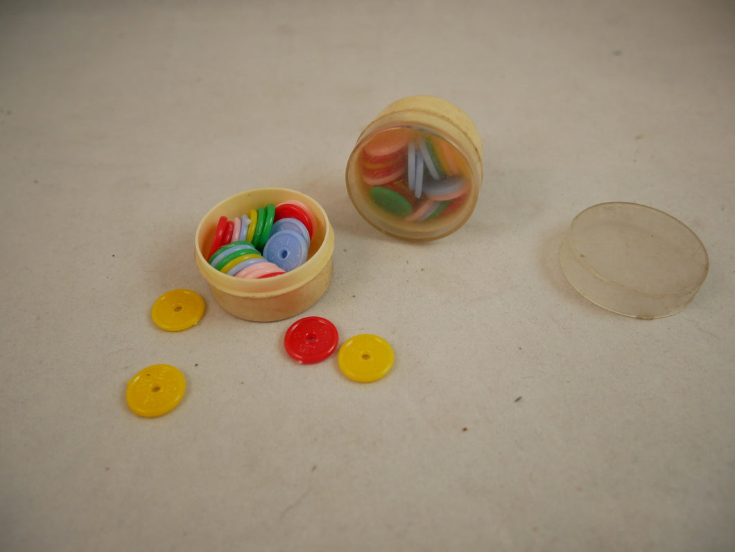 Gammelt mini loppespil i plastik