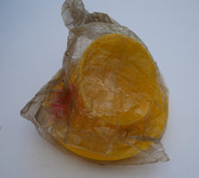 Indlæs billede til gallerivisning Ældre plastik kop i cellofanpose
