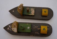 Indlæs billede til gallerivisning Gamle små træskibe 9,5 cm -18 cm, fyrtårn og stor bøje
