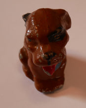 Indlæs billede til gallerivisning Fin lille gammel brun hund i tin
