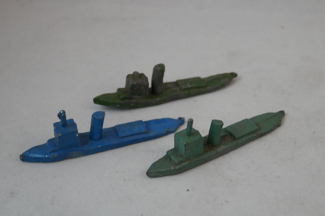 Gamle legetøjsskibe og ubåd af tin og bly fra 1930´erne