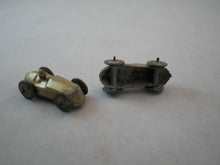Indlæs billede til gallerivisning Gamle tin racerbiler fra 1930´erne med store hjul (1 cm)
