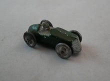 Indlæs billede til gallerivisning Gamle tin racerbiler fra 1930´erne med tinfarvet racerkører
