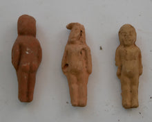 Indlæs billede til gallerivisning Små gamle dukker støbt i ler
