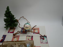 Indlæs billede til gallerivisning Flerfarvede gamle julekugler
