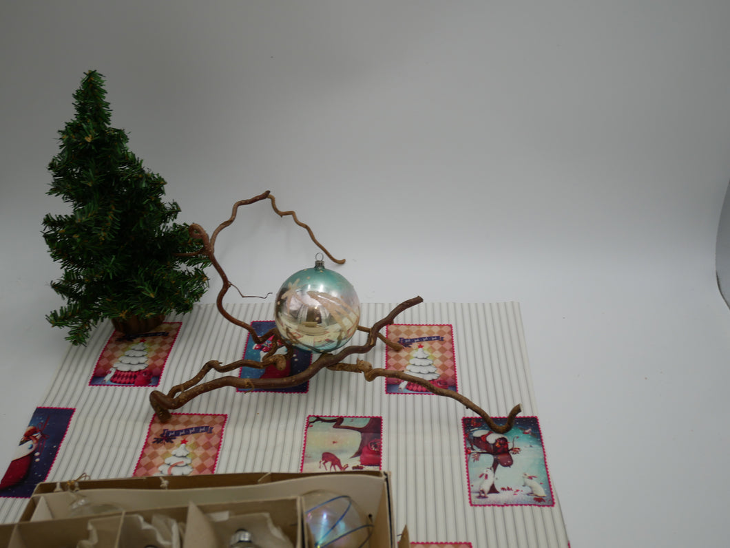 Flerfarvede gamle julekugler