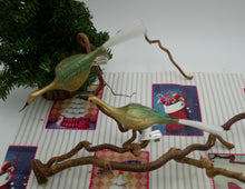 Indlæs billede til gallerivisning Glaspynt til juletræ gamle fugle med lang hals
