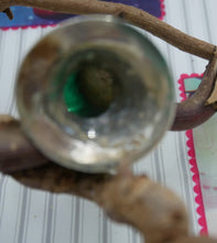 Indlæs billede til gallerivisning Gammel glaspynt trompet
