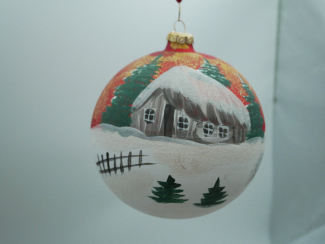 Stor julekugle af glas dekoreret med hus