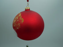Indlæs billede til gallerivisning Stor julekugle af glas dekoreret med hus
