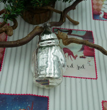 Indlæs billede til gallerivisning Gammel glaspynt sølvfarvet julemand til juletræ
