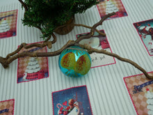Indlæs billede til gallerivisning Ældre glaskugler til juletræ med mønstre
