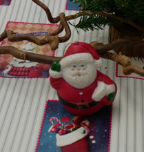 Indlæs billede til gallerivisning 3 små julemænd med sæk og julelygte og støvle
