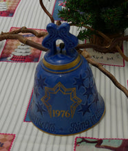 Indlæs billede til gallerivisning Juleklokke i porcelæn
