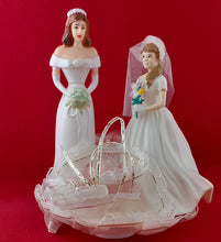 Indlæs billede til gallerivisning Brudepar 2 kvinder i fine kjoler kagefigur
