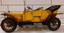 Indlæs billede til gallerivisning Blikbil oldtimer gul til dekoration
