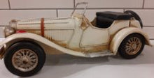 Indlæs billede til gallerivisning Blikbil oldtimer offwhite til dekoration
