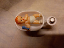 Indlæs billede til gallerivisning Kagefigur barnedåb baby i vægt med rangle

