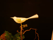 Indlæs billede til gallerivisning Glaspynt fugl  med &quot;guld&quot; vinger
