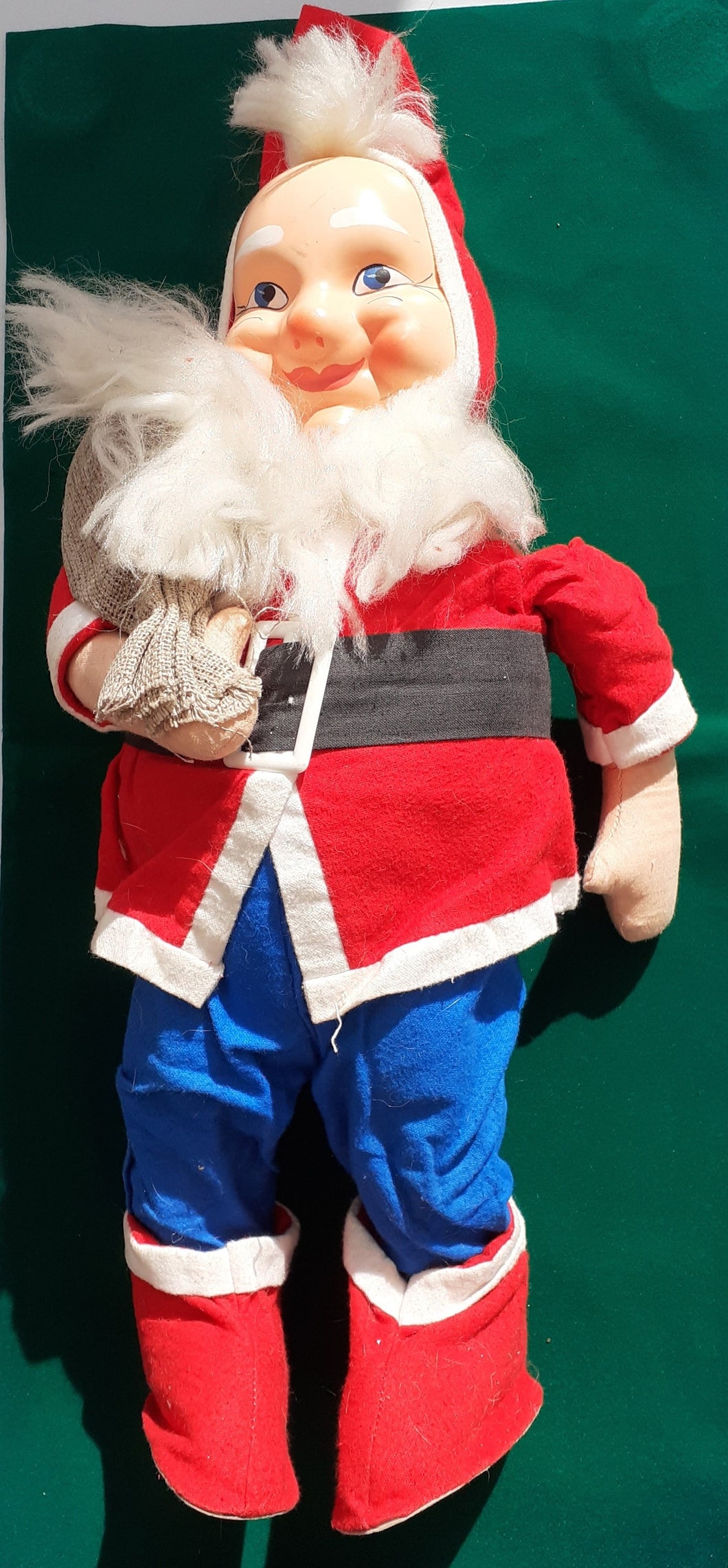 Gammel nisse med blå bukser