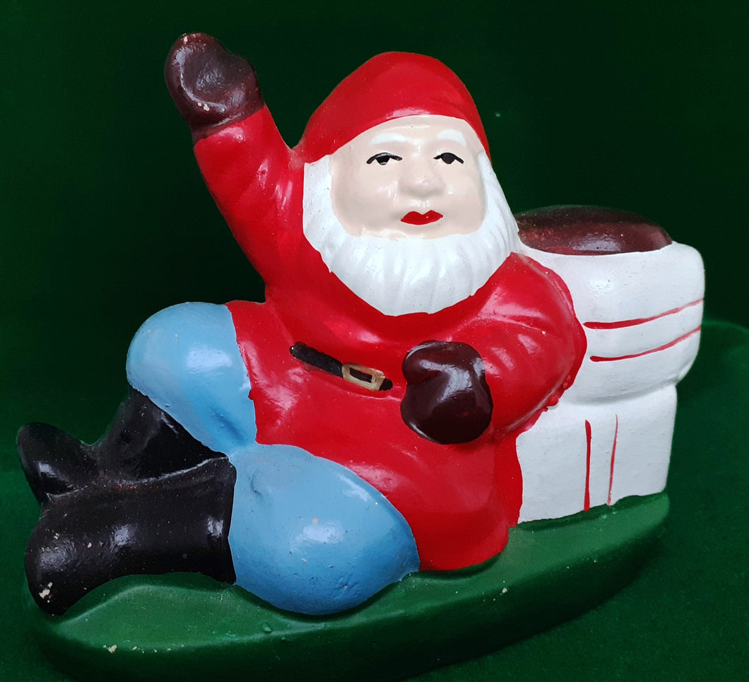 Ældre nisse der vinker