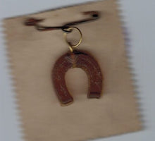 Indlæs billede til gallerivisning Pins hestesko på nål fra 1930´erne i metal
