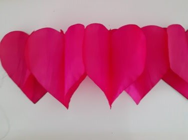 Guirlande med røde hjerter 14 cm