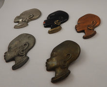 Indlæs billede til gallerivisning Broche afrikansk kvinde kobber

