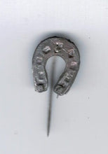 Indlæs billede til gallerivisning Pins hestesko på nål fra 1930´erne i metal
