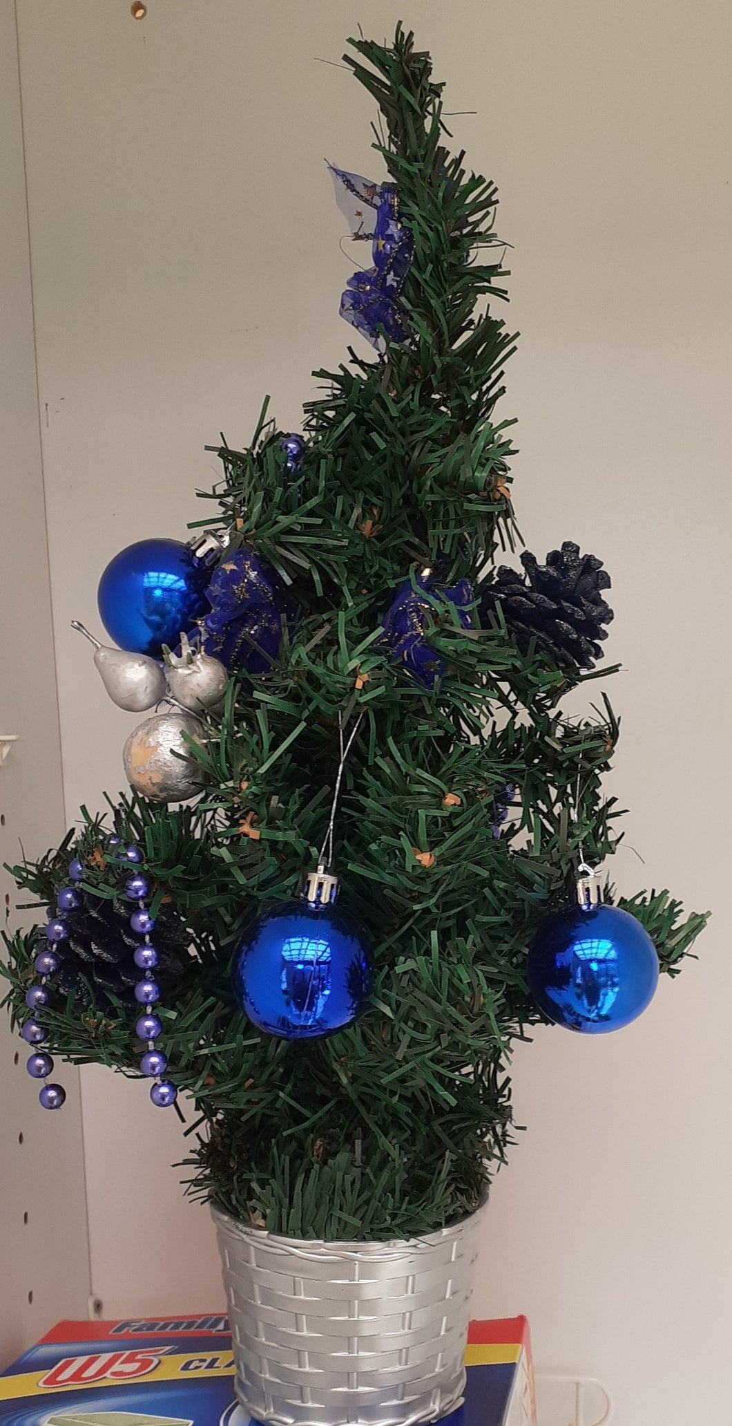 Lille juletræ med pynt