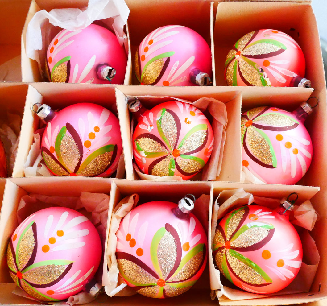 9 lyserøde gamle julekugler hånddekoreret