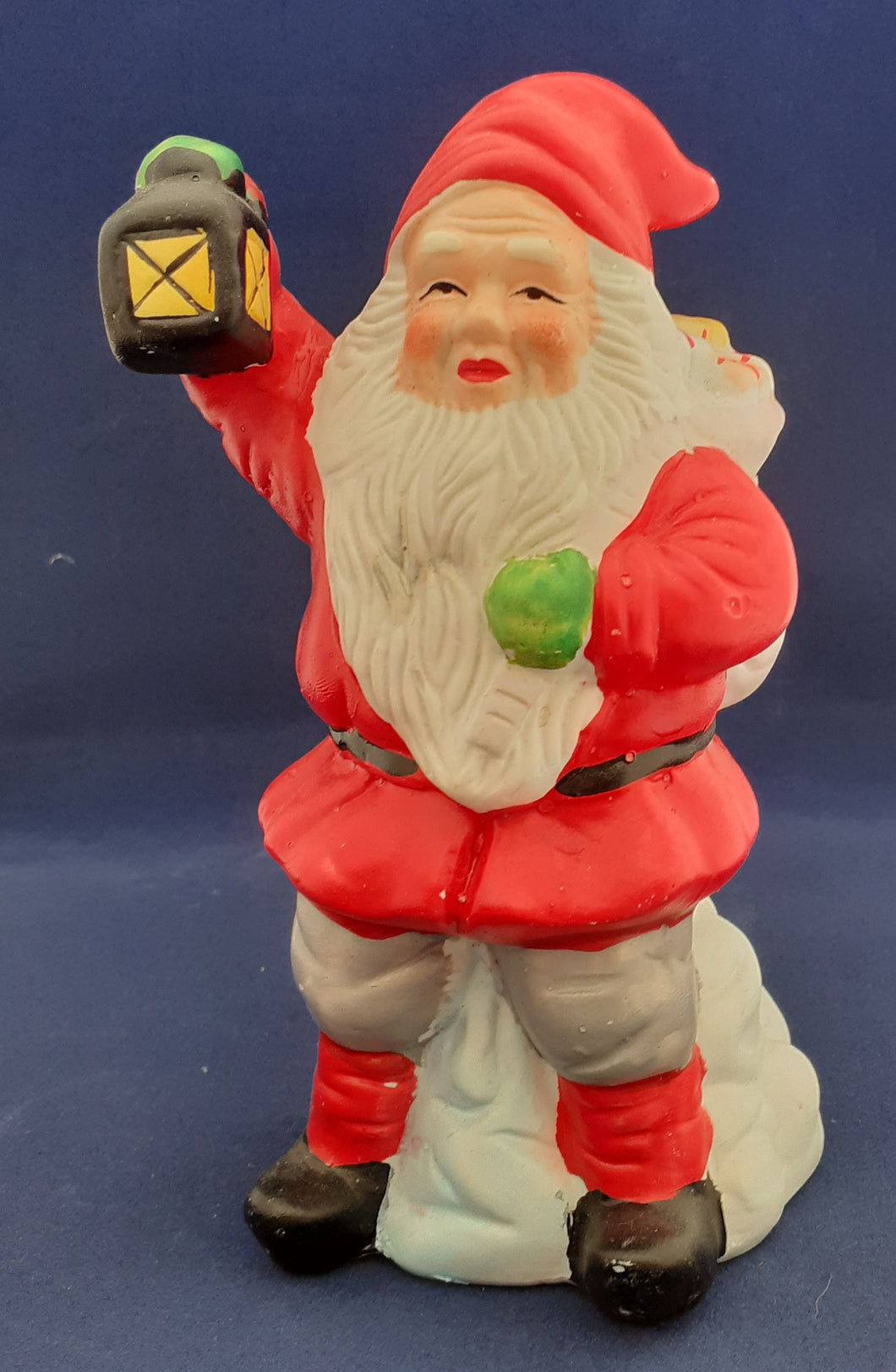 Stor nisse med lygte og lille med gaver