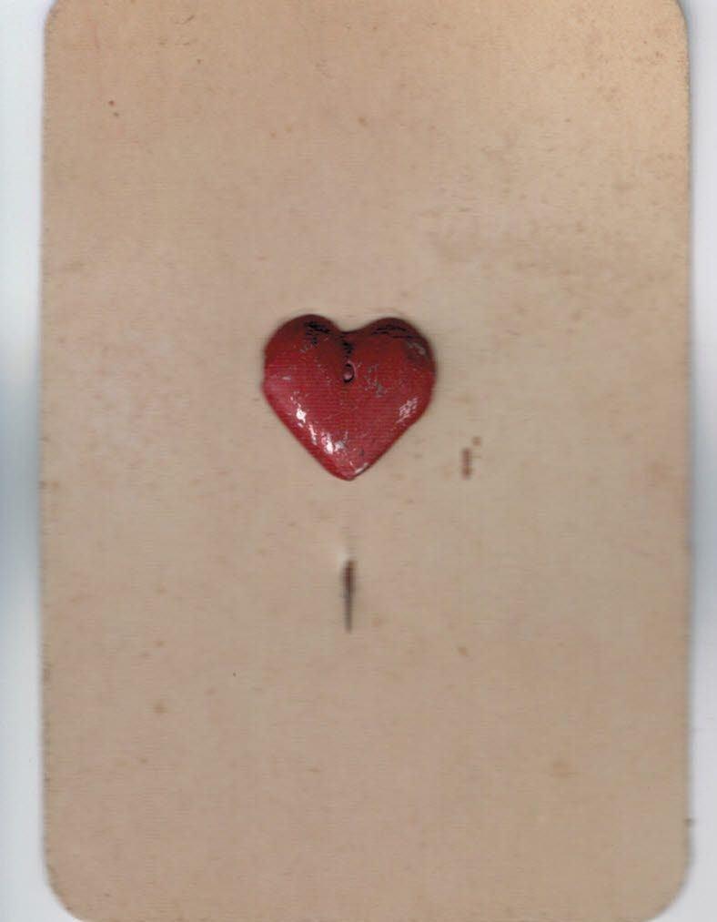 Pins med rødt hjerte