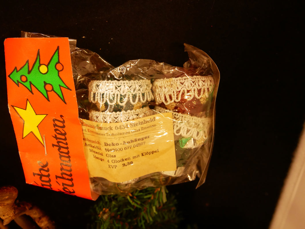 4 X Glædelig Jul glasklokker med pynt