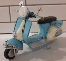 Indlæs billede til gallerivisning Scooter turkis til dekoration
