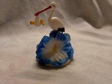Indlæs billede til gallerivisning Kagefigur barnedåb stork med lyseblå blomster
