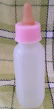 Indlæs billede til gallerivisning Sutteflaske til dukke lyseblå eller lyserød
