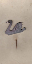 Indlæs billede til gallerivisning Pins med svane
