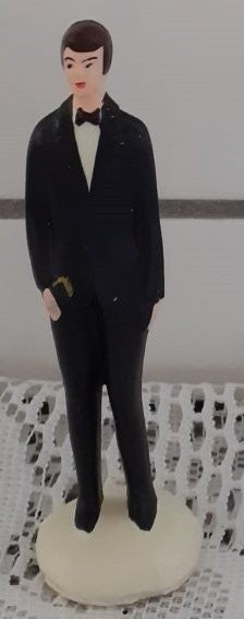 Flot gammel kagefigur/topfigur til konfirmation med brunt hår